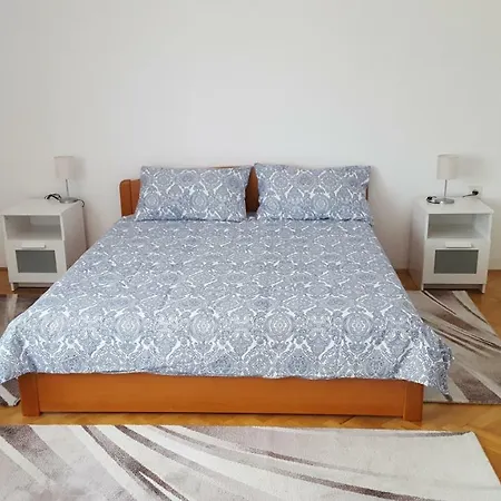 아파트 Apartment Central *